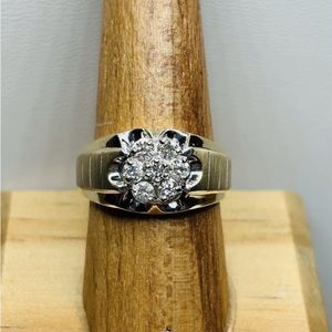 Men’s Diamond Ring Size: 8.25
Weight: 5.7g 10k 
CTW: .57